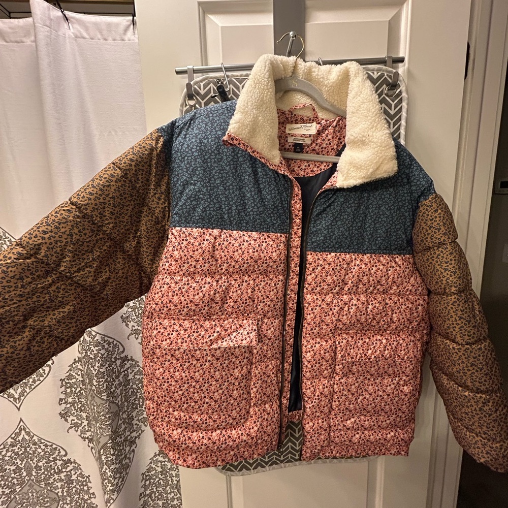 Universal Thread women’s' Floral Puffer Jacket - Pink, Blue, Brown